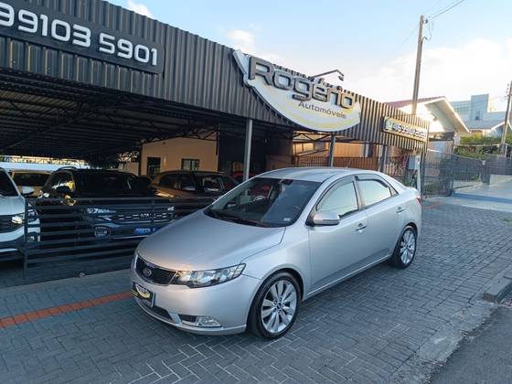 KIA CERATO 1.6 E.221 SEDAN 16V GASOLINA 4P AUTOMÁTICO KIA CERATO 1.6 E.221 SEDAN 16V GASOLINA 4P AUTOMÁTICO